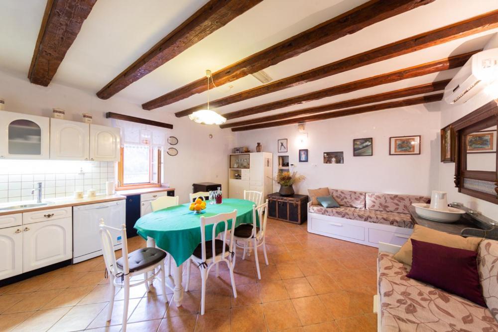 Komiža Holiday Home Burba מראה חיצוני תמונה