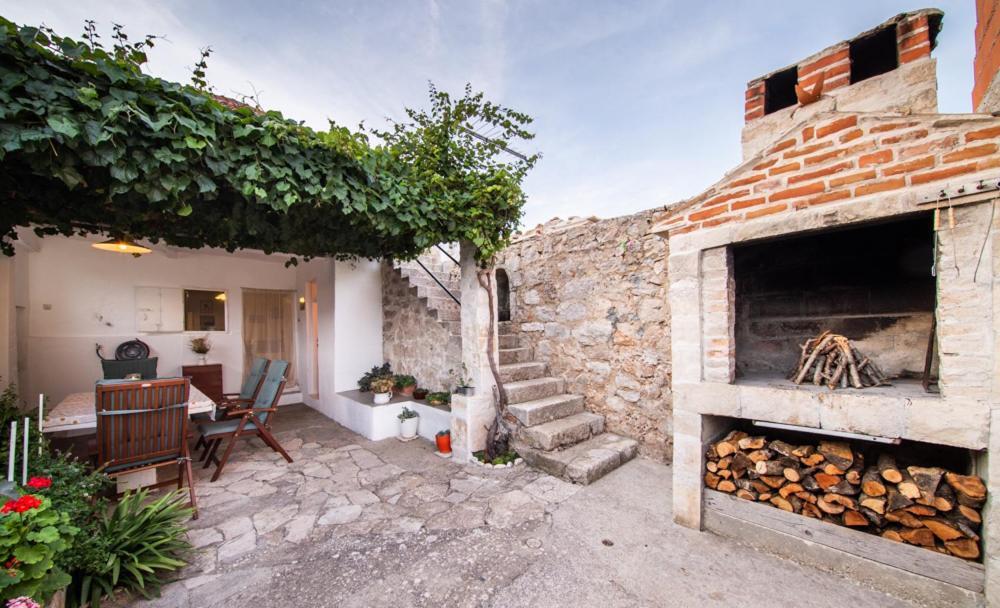 Komiža Holiday Home Burba מראה חיצוני תמונה