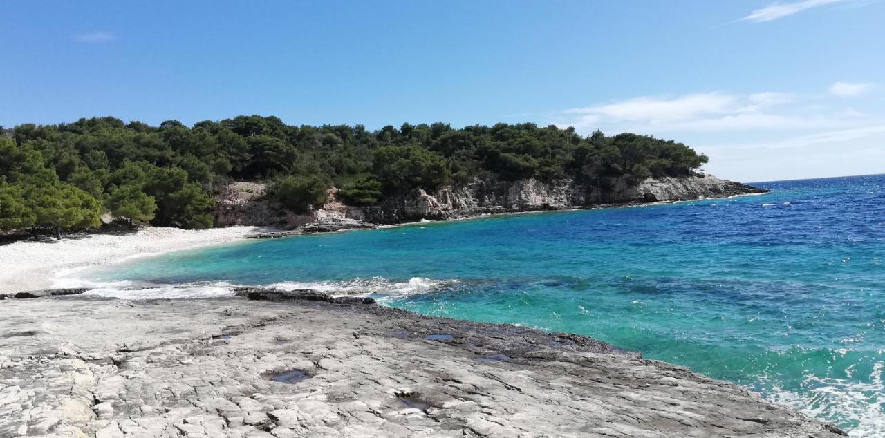 Komiža Holiday Home Burba מראה חיצוני תמונה
